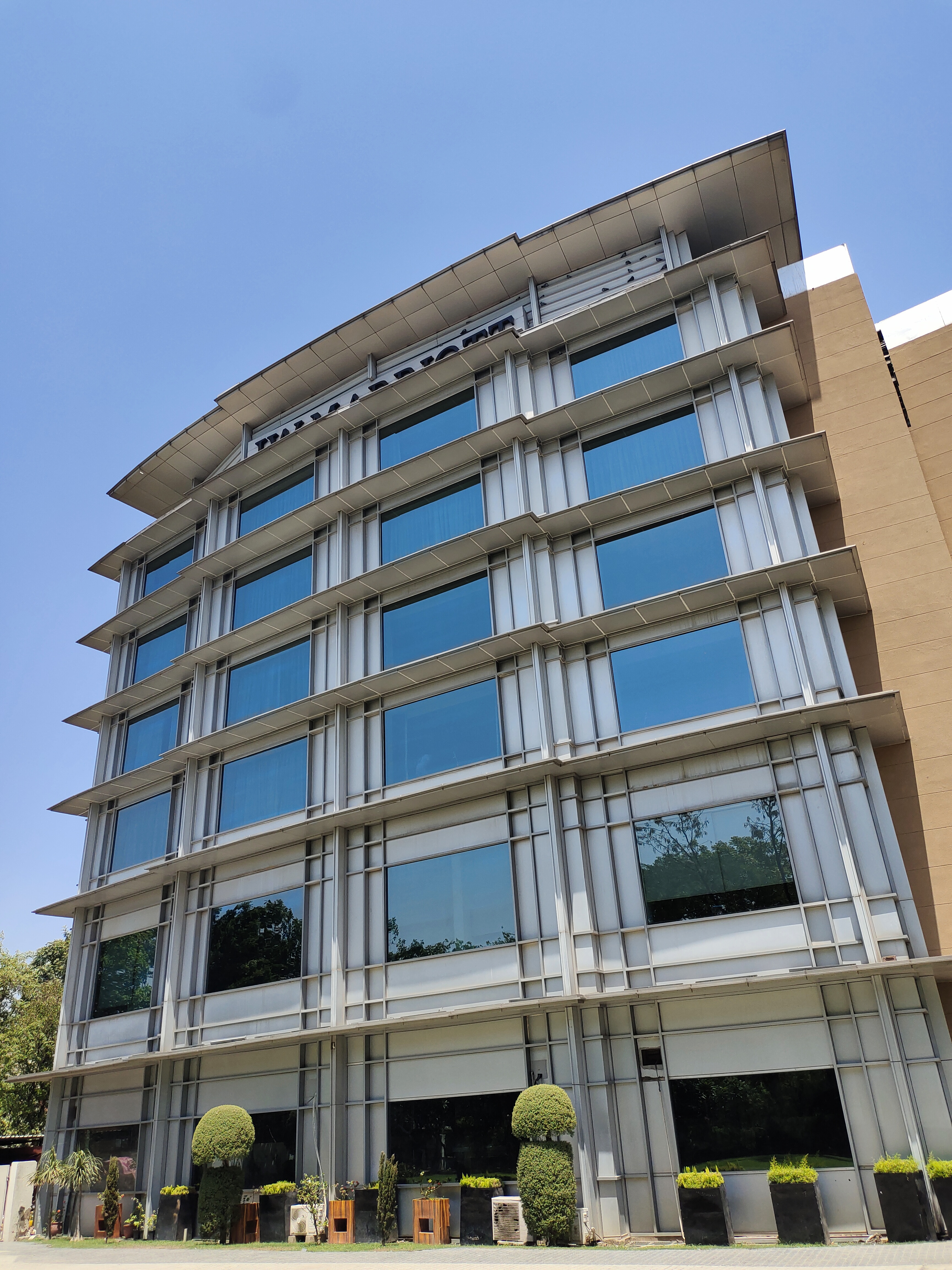 Taxi Service from Chandigarh Airport to JW Marriott Chandigarh